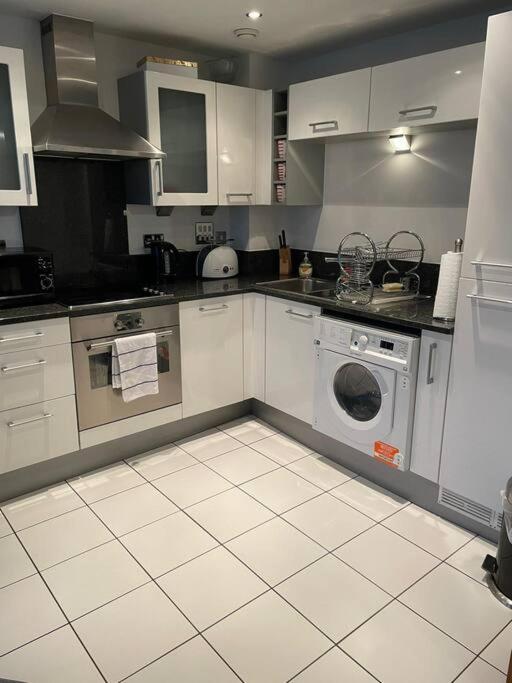 1 Bedroom Apartment Royal Docks London Eksteriør billede