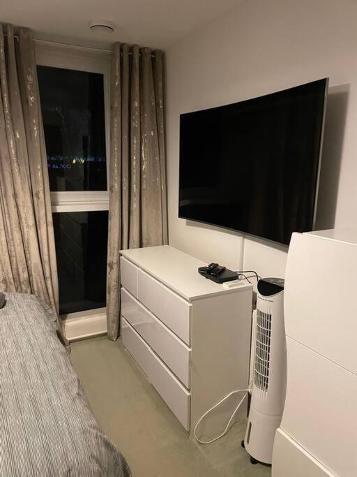 1 Bedroom Apartment Royal Docks London Eksteriør billede